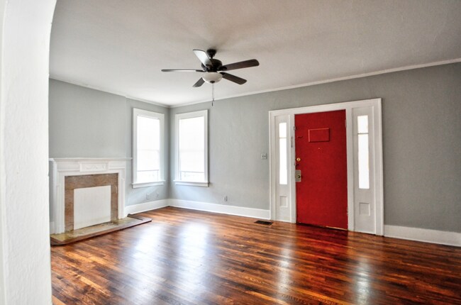 Building Photo - 2384 Forrest Ave. Unit W