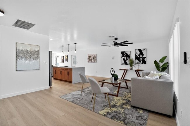 Building Photo - 4210 Palm Dr