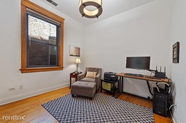 Building Photo - 4011 N Kenmore Ave