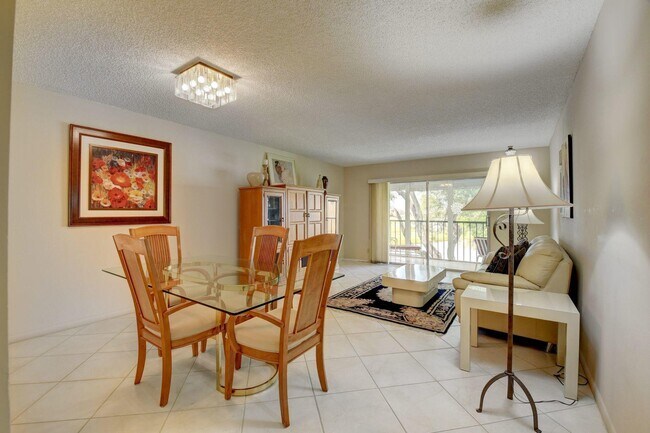 Building Photo - 14375 Strathmore Ln