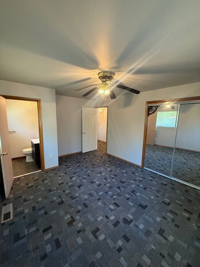 Foto del edificio - Three bedroom house