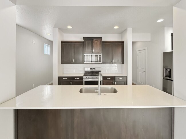 Foto del edificio - Pet-Friendly 4-Bedroom Home in Moxie Ridge with Fenced Yard, Near Trails & Downtown Boise | $500 ...