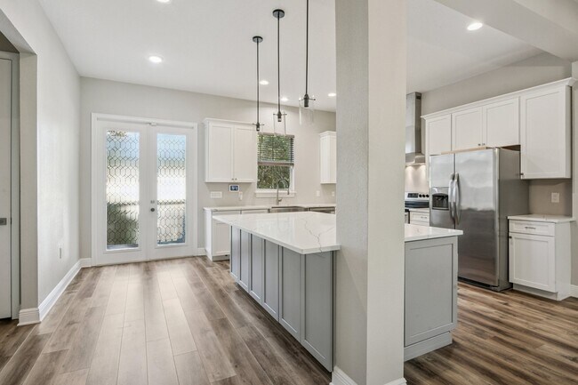 Foto del edificio - 1410 E Curtis St