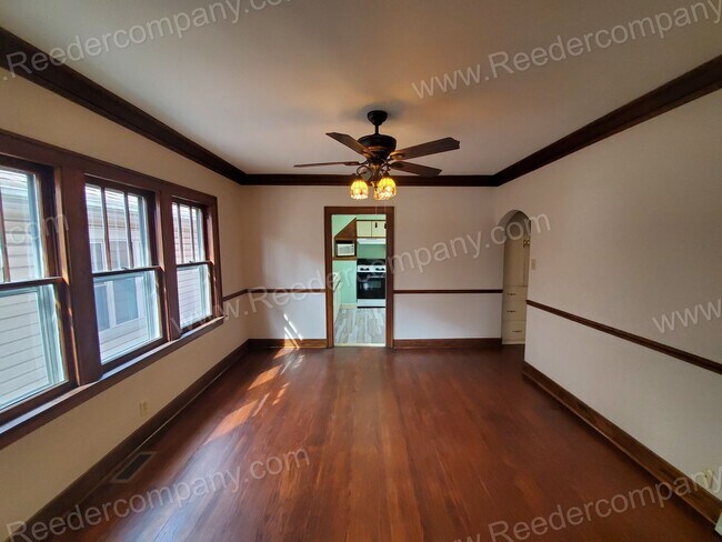 Foto del edificio - 7334 Jackson Ave