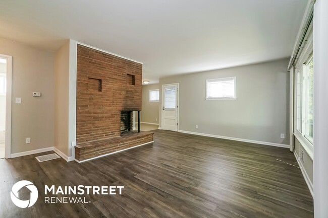 Building Photo - 298 Pineview Dr