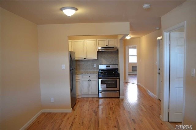 Building Photo - 637 Livonia Ave