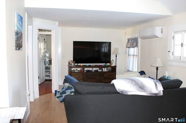 Foto del edificio - 7 Hillcrest Dr