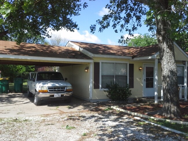 Foto del edificio - 3324 Dorothy Ln