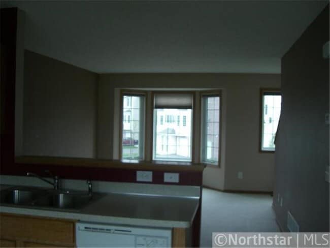 Foto del edificio - 4818 Education Dr N