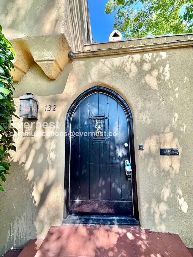 Foto del edificio - 132 N Crescent Heights Blvd