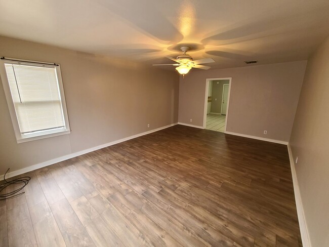 Foto del edificio - Coming Soon! Cozy 2-Bedroom Home w/ Fenced...