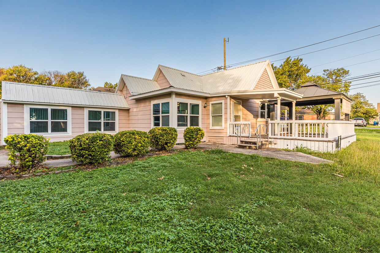 109 W Warren St, Hewitt, TX 76643 House Rental in Hewitt, TX