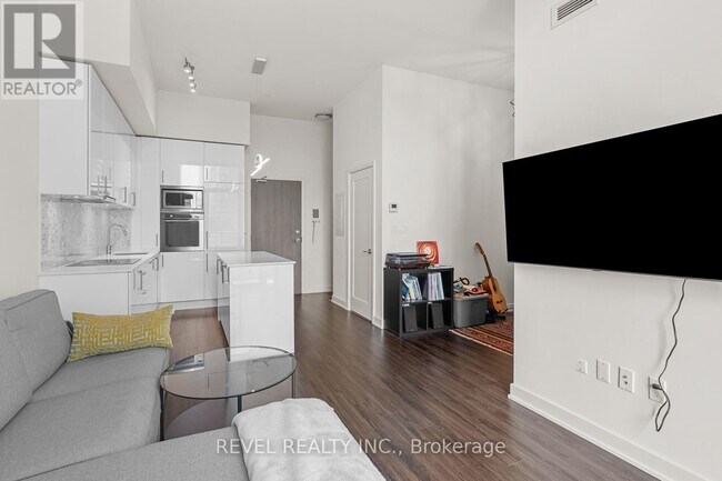 Photo du bâtiment - 27-W227 Bathurst St