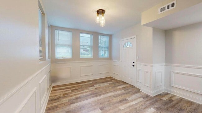 Building Photo - 1379 Roosevelt Pl