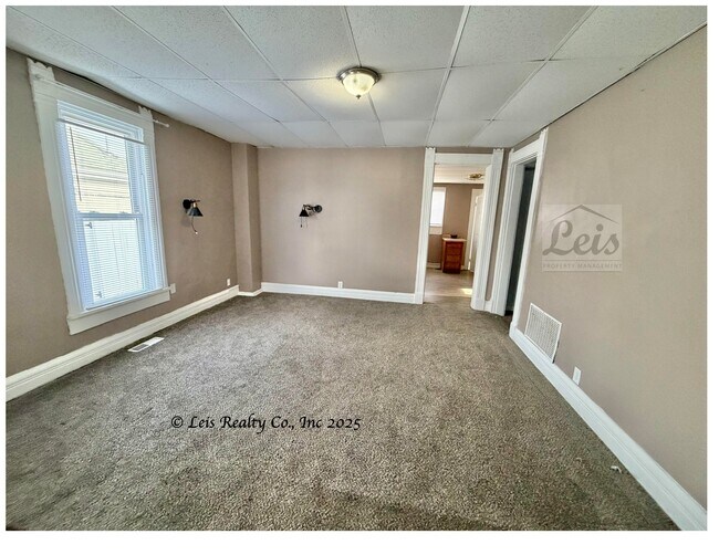 Building Photo - 705 S Wayne St