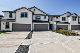 Building Photo - 27927 Western Crk Ct