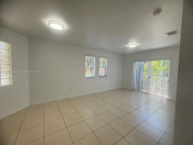 Foto del edificio - 8802 NW 109th Ct