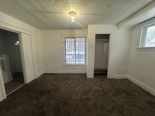 Foto del edificio - Charming 3-Bedroom Property in Prime Location 50% off on the second Month Rent