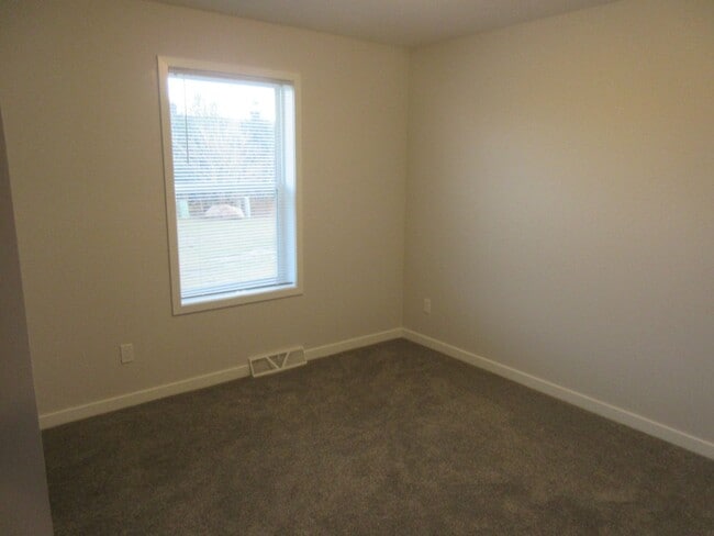 Building Photo - 430