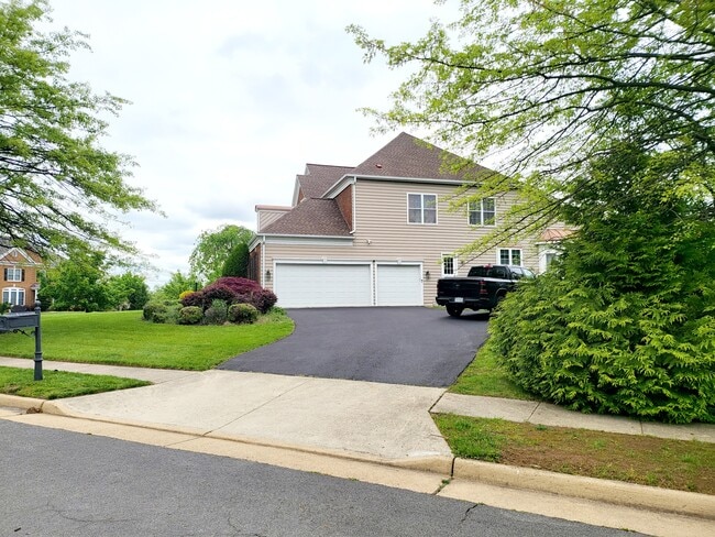 Building Photo - 25580 Fishers Hill Ct