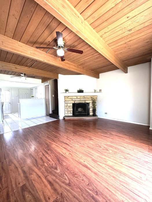 Foto del edificio - 347 Meadow Green Ln