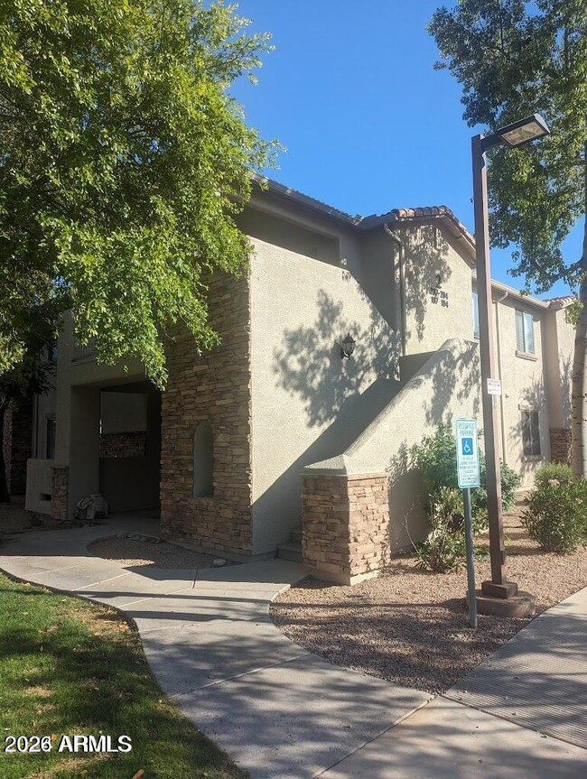 Building Photo - 2155 N Grace Blvd