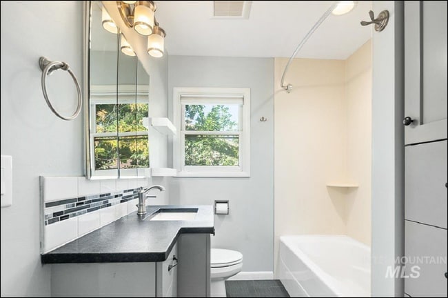 Building Photo - 1617 S Leadville Ave