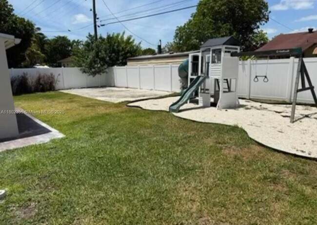 Foto del edificio - 6391 SW 39th St