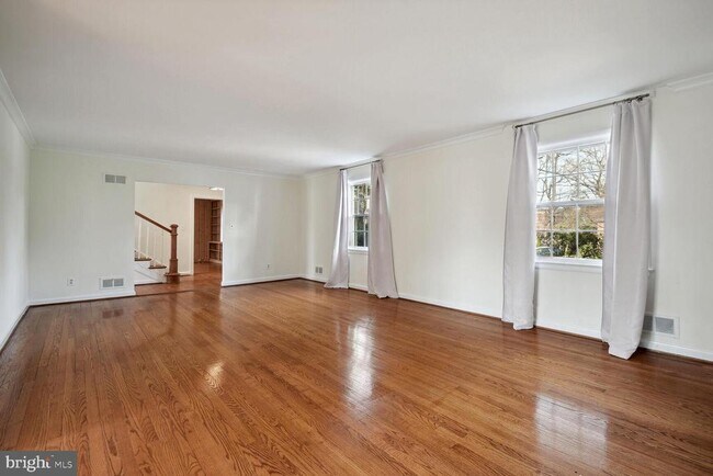 Foto del edificio - 5801 Hillburne Way