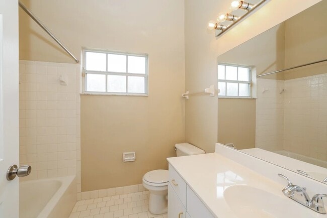 Foto del edificio - 6066 Ungerer St