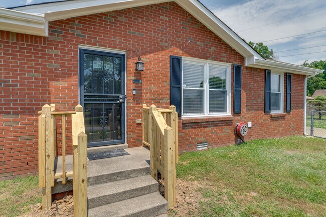 Foto del edificio - 323 Carter Rd
