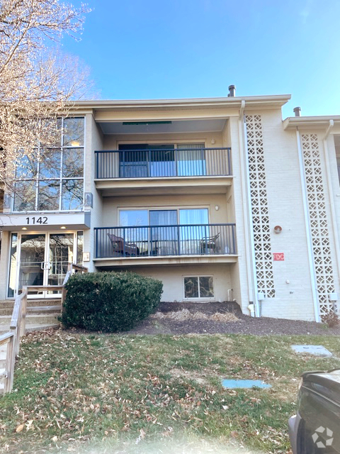 Building Photo - 1142 Cove Rd