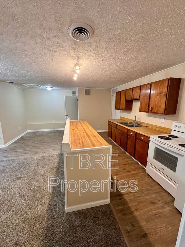 Building Photo - 6785 Mud River Rd