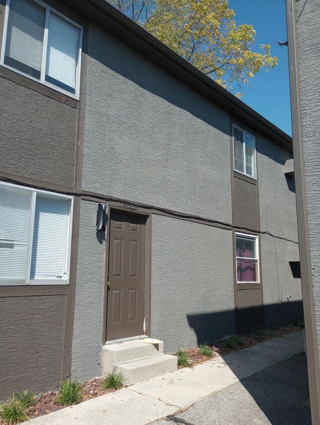 Building Photo - 2 Bedroom/1 Bath Garden Style Apartment available now!