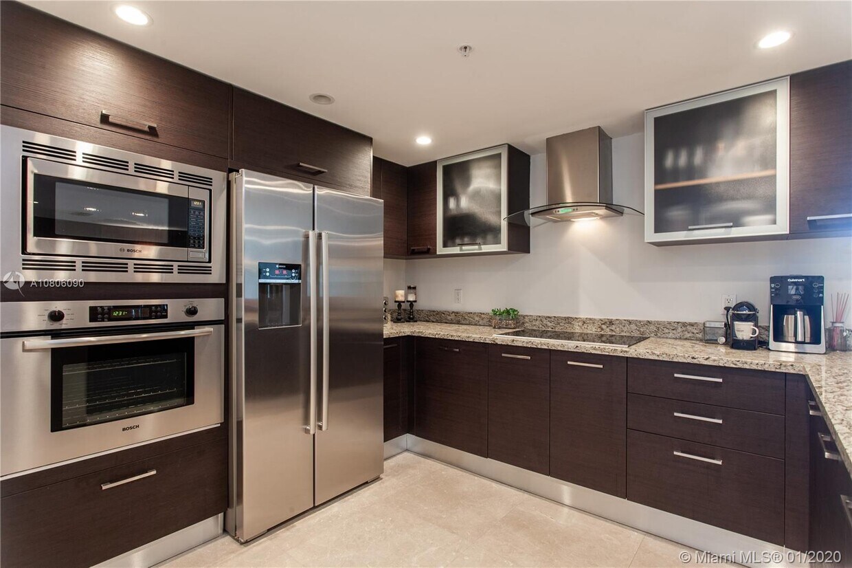 Foto principal - 9400 W Bay Harbor Dr