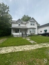 Building Photo - 1774 Oakdale Ave