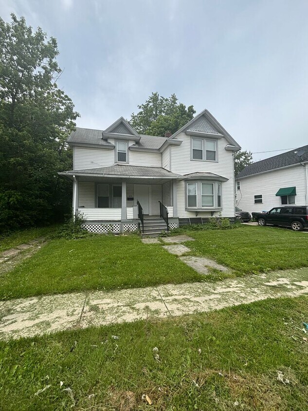 Foto principal - Section 8 Accepted - Spacious 4br/2ba Home