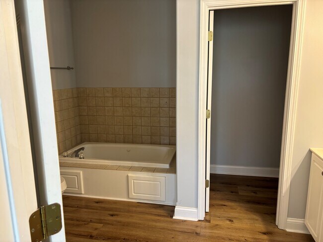 Foto del edificio - 1406 Windcrest Ct
