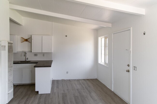 Foto del edificio - Charming Sunny Pacific Grove Duplex - Available Early July