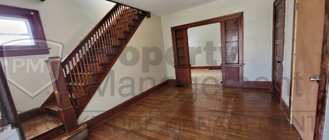 Building Photo - 3 Bedroom Home with 2 Car Garage