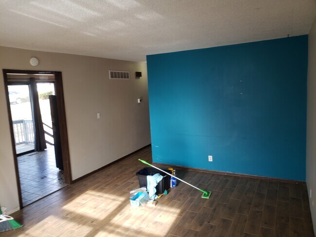 Foto del edificio - 7614 Longwood Ave