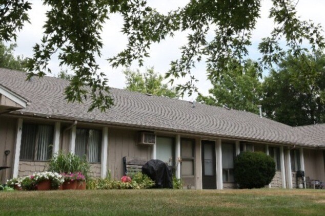 Primary Photo - Spring Valley Apartments