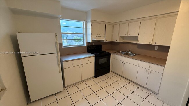 Building Photo - 3740 SW 59th Ave