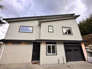 Building Photo - 2425 Leggett Dr