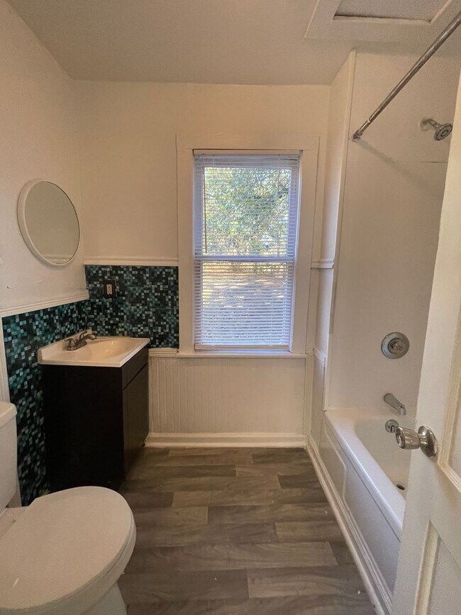 Foto del edificio - 1 Bed/1 Bath w/yard Close to Downtown