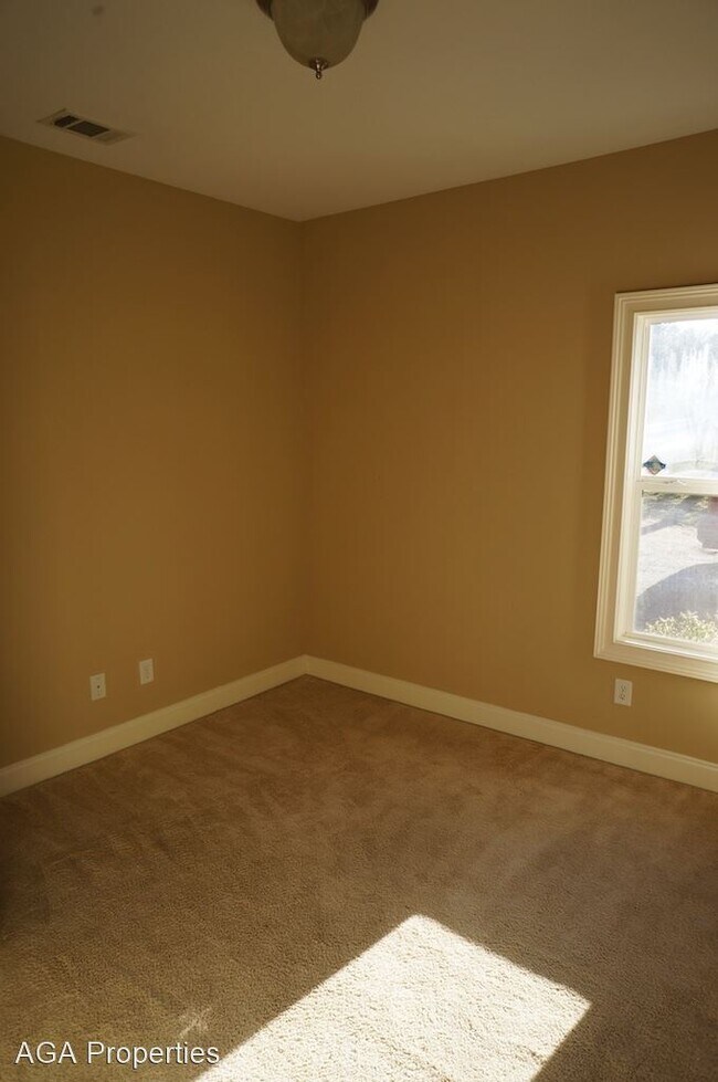 Building Photo - 3 br, 3 bath House - 136 Herman Street, Un...