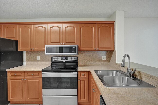 Foto del edificio - 10773 Cleary Blvd