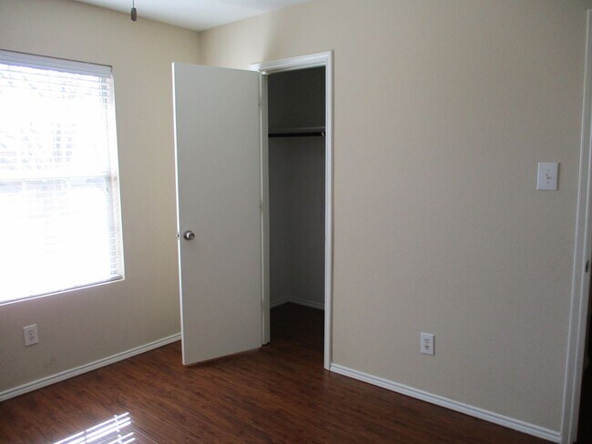 Foto del edificio - $1995 / 4br – 1760 ft2 - 4/2/2Ready to mov...