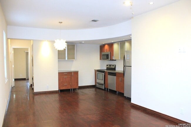 Foto del edificio - 810 E Ashby Pl