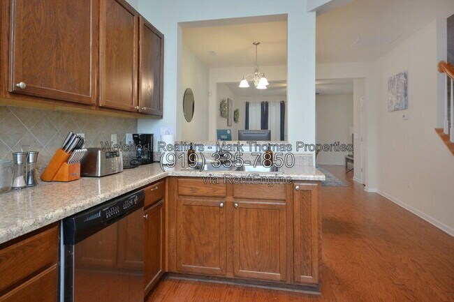 Building Photo - 100 Stratford Lakes Dr
